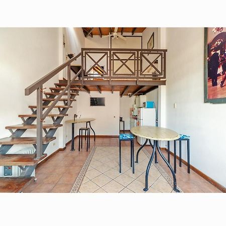 Portal De Leonidas Mendoza Luaran gambar